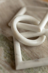 Catena geometrica in marmo