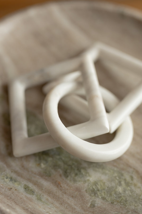 Catena geometrica in marmo